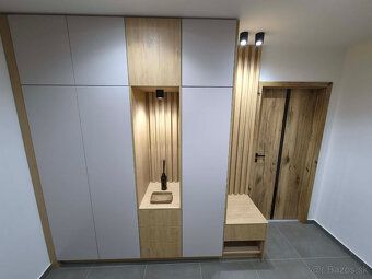 VEĽKÝ 2-IZBOVÝ BYT 70 m² S BALKÓNOM – NEZÁBUDKOVÁ ULICA, KOM