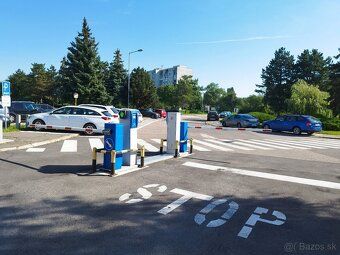 Marketéri, kreatívci, fanúšikovia eventov a industriálu, pri