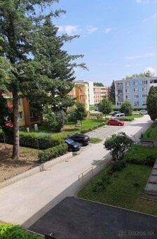 Ponúkam na DLHODOBÝ prenájom zariadený 2 izbový byt s balkón