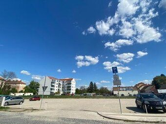 Ponúkame na predaj pozemok v centre mesta Levice, vhodný na 