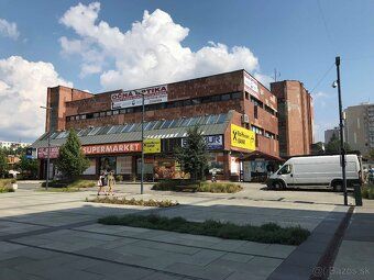 Prenajmeme 2 x 6 m2, 9m2, 30m2 a 54m2 miesta su volne od 60 