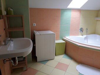 Ponúkame na prenájom priestranný 2-izbový byt (84 m²) na 1. 