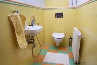 Ponúkame na prenájom priestranný 2-izbový byt (84 m²) na 1. 