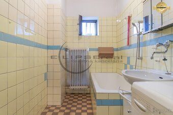 Ponúkame na predaj priestranný rodinný dom s dvomi bytovými 