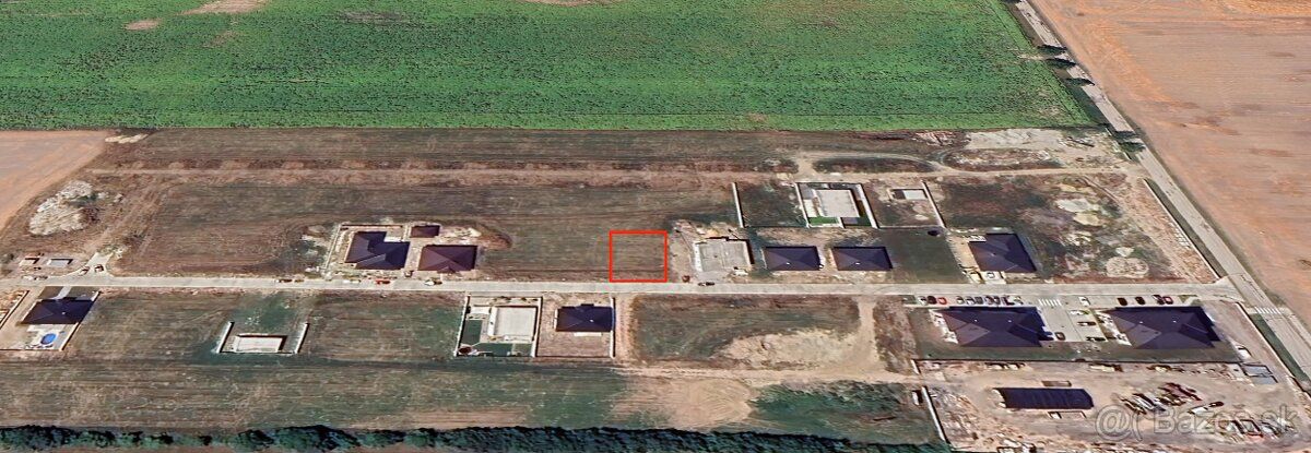 Ponúkam na predaj rovinatý stavebný pozemok o výmere 600 m²,
