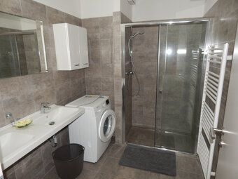 Dáme do prenájmu krásny moderný 3 izbový byt v Nitre, širšie