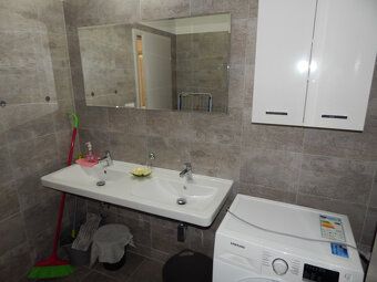 Dáme do prenájmu krásny moderný 3 izbový byt v Nitre, širšie