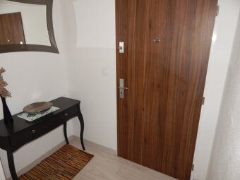 Dáme do prenájmu krásny moderný 3 izbový byt v Nitre, širšie
