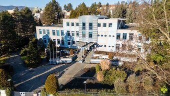 Vaša Realitná ponúka na prenájom priestranné kancelárske pri