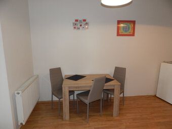 Dáme do prenájmu veľký 3 izbový byt s terasou v Nitre, širši