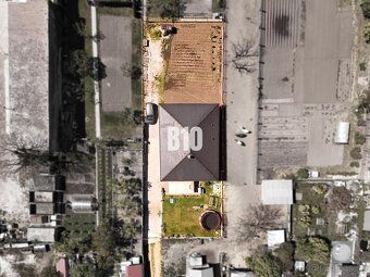 B10 Vám ponúka na predaj Bungalov v obci Dvorníky.Moderný bu