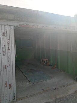 Garáž má výmeru 18m², je v osobnom vlastníctve a bez akýchko