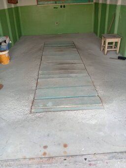 Garáž má výmeru 18m², je v osobnom vlastníctve a bez akýchko