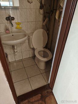 Ponúkame na predaj jedinečnú, štýlovú rekreačnú chatu v tich