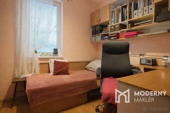 Typ: Rodinný dom Ulica: - Obec: Brezolupy
Moderný maklér pon
