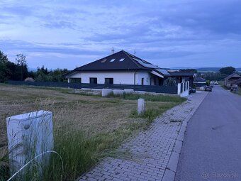 Predám stavebný pozemok v obci Beniakovce rozloha 950m2 elek