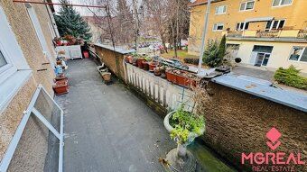 Ponúkame Vám na predaj trojizbový byt s loggiou a veľkou pri