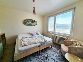 Ponúkame na predaj veľký 3 izbový byt o výmere 77m2 vo vyhľa