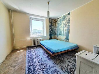 Ponúkame na predaj veľký 3 izbový byt o výmere 77m2 vo vyhľa