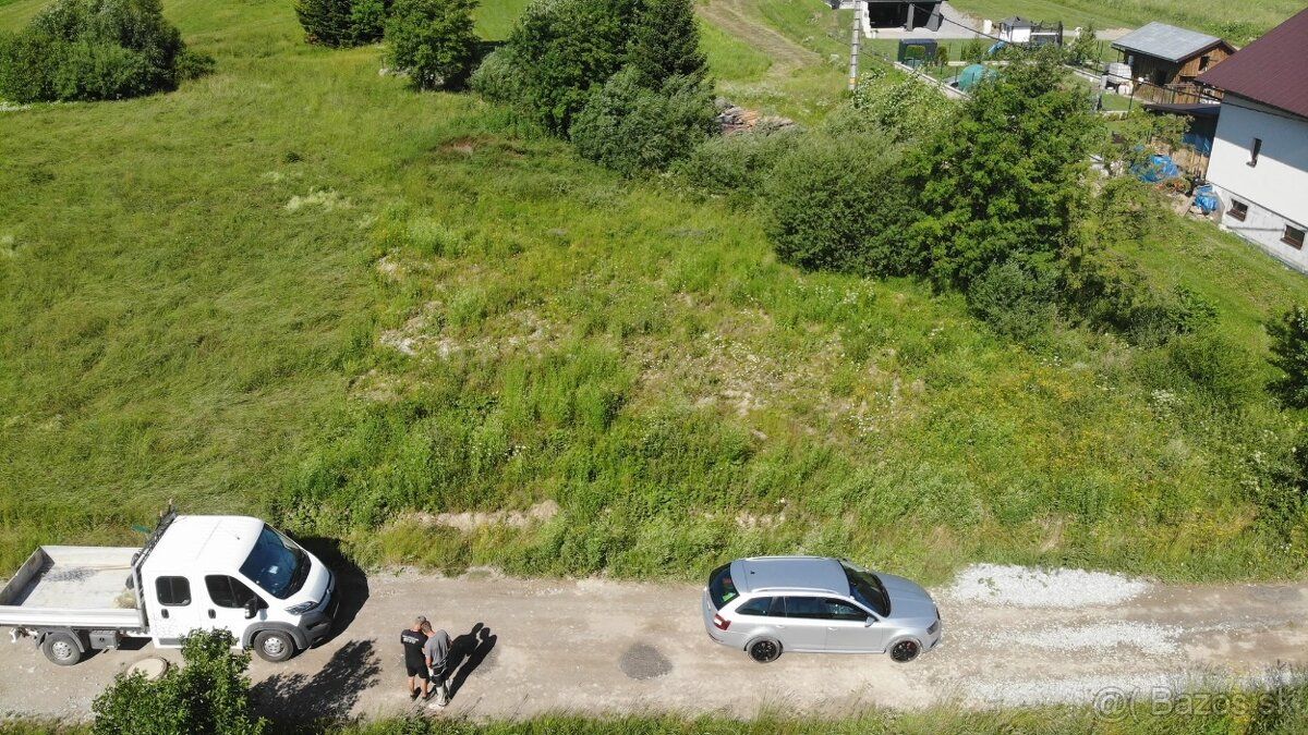 Ponúkam na predaj pozemok v obci Oravská Polhora .Výmera 486