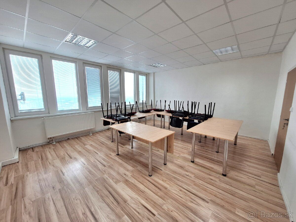 Prenajmem kancelarske priestory v centre mesta.