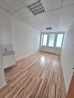 Prenajmem kancelarske priestory v centre mesta.