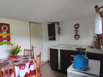 Ponúkame na predaj murovanú chatu s pozemkom o výmere 394 m²