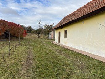 Ponúkame na predaj rodinný dom s veľkým pozemkom v obci Bela