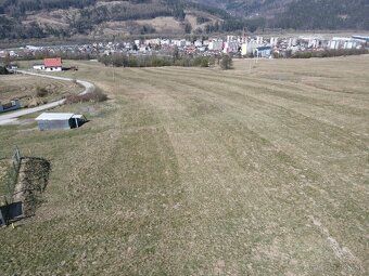 Ponúkame na predaj slnečný stavebný pozemok s panoramatickým