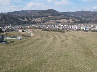 Ponúkame na predaj slnečný stavebný pozemok s panoramatickým