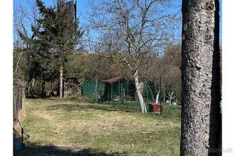 Predáme záhradu v Bratislave na začiatku Dúbravky na ulici L