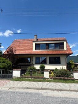 Ponúkam na predaj 5-izbový rodinný dom v pôvodnom stave. Poz