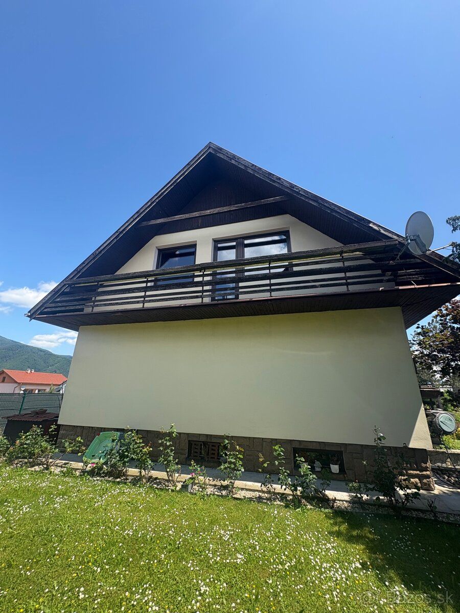Ponúkam na predaj 5-izbový rodinný dom v pôvodnom stave. Poz