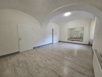 Dobrý deň, ponúkam na prenájom 35m2 priestor na Námestí M.Pa