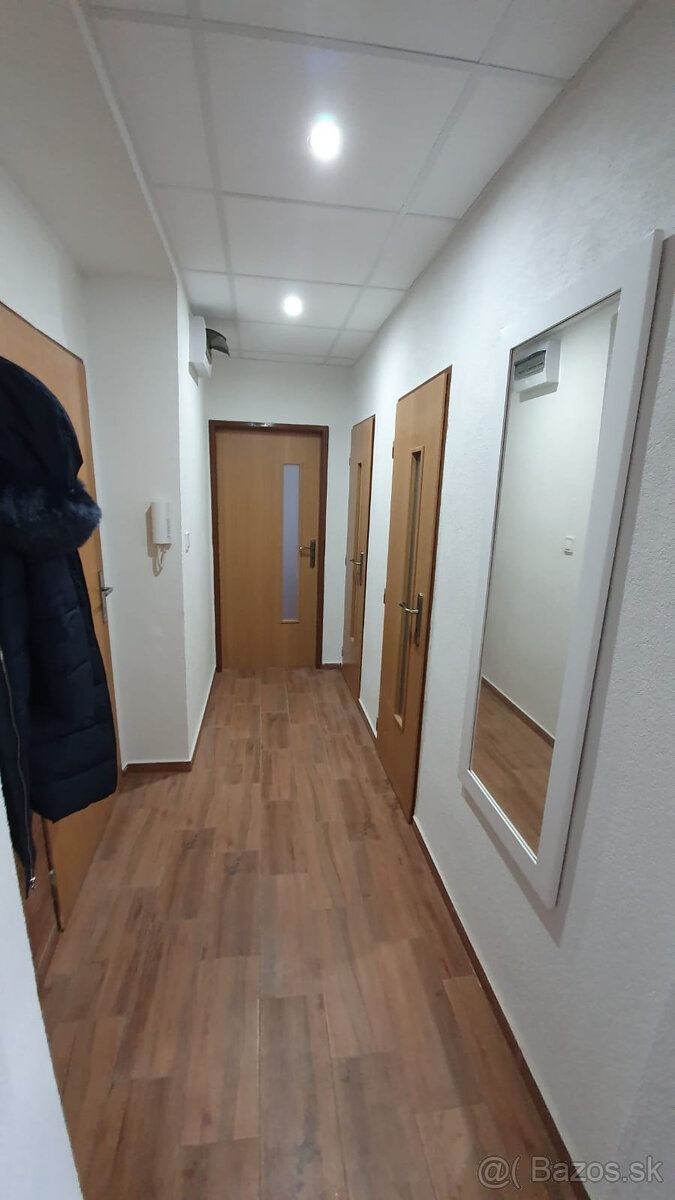 prenajmem 2 izbový byt blízko centra, mesačný depozit vo výš
