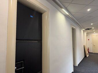 Ponúkame na prenájom kancelárie s 3 balkónmi a výhľadom na G
