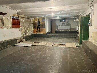 - PRENÁJOM - členitý priestor - 192,5 m2 - vhodný na rôzne v