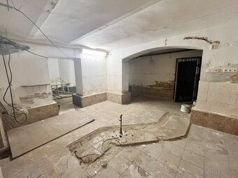 - PRENÁJOM - členitý priestor - 192,5 m2 - vhodný na rôzne v