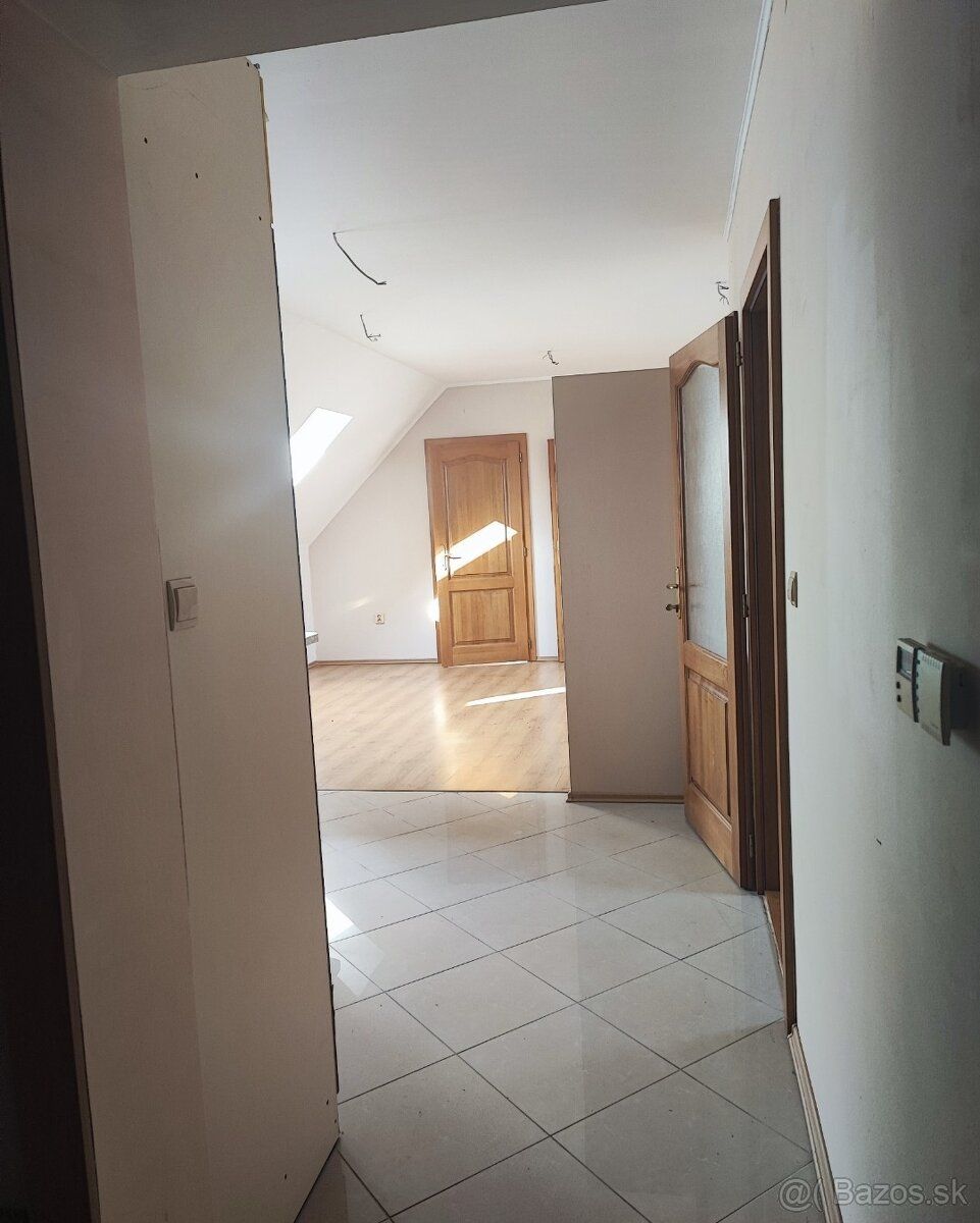 Prenajmem nadštandardný byt s balkónom v centre Kežmarku, na