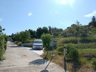 Pozemok s chatkou a výhľadom na Kunovskú priehradu – 520 m²
