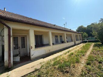 Ponúkam na predaj rodinný domček ( 4-izb.) s pozemkom o výme