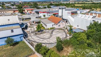 Bosen Group Vám ponúka na prenájom komerčné priestory s výbo