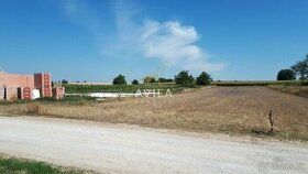 Predám pozemok o výmere 1284m2-šírka pozemku je 13m- pozemok