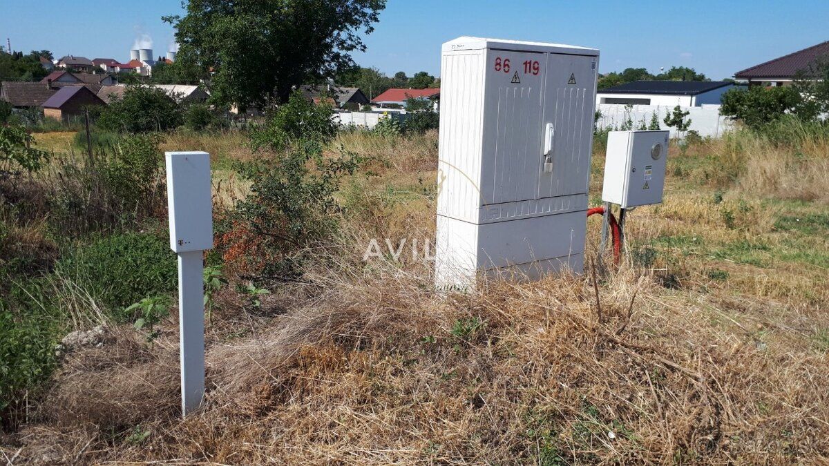 Predám pozemok o výmere 1284m2-šírka pozemku je 13m- pozemok