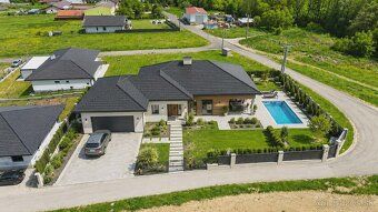 Obec Víťaz je vzdialená od mesta Prešov 15 minút autom po di
