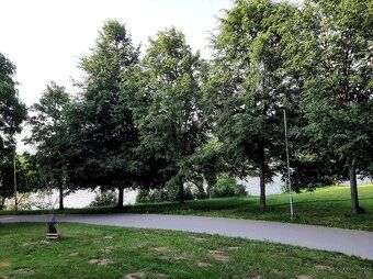 Ponúkam Vám na prenájom garsónku na prízemí dvanásť poschodo