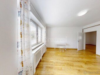 Veľkometrážny apartmán v Starom Meste s vlastnou garážou, zá