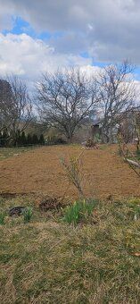 Predám záhradnú chatku s pozemkom vo výmere 300 m2 nachádzaj