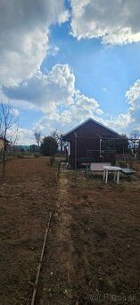 Predám záhradnú chatku s pozemkom vo výmere 300 m2 nachádzaj