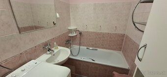 Ponúkam na prenájom kompletne zariadený 3‑izbový byt s loggi